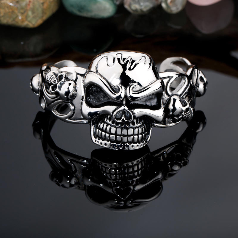 Trendy male skull domineering bracelet bracelet