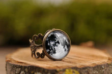 Load image into Gallery viewer, Vampire Blood Gothic Jewelry Ring
